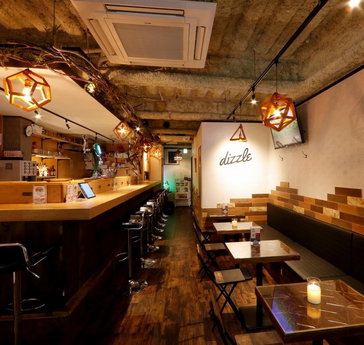 商店会情報　10月26日　『CAFE&BAR dizzle（ディズゥル）』